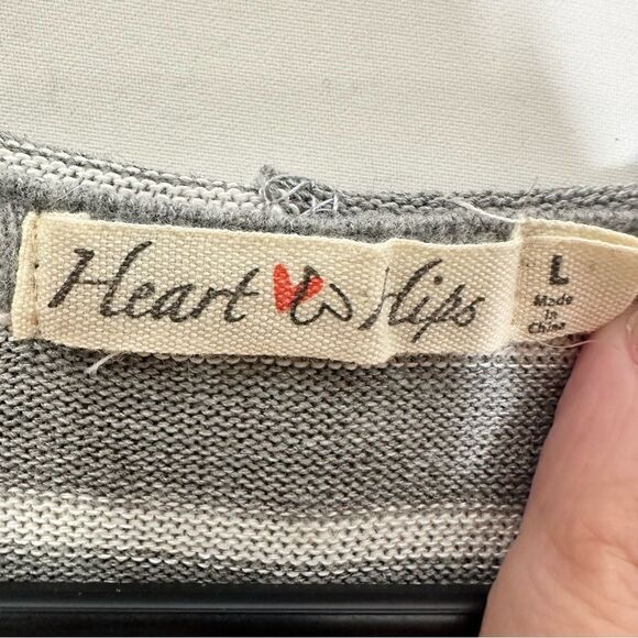 Heart & Hips large hoodie - Picture 3 of 5